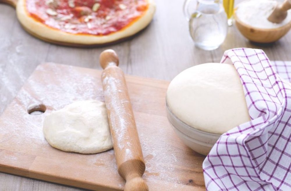 Як замісити справжнє тісто для піци?